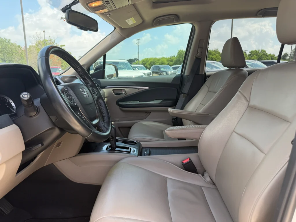 Used 2017 White Diamond Pearl Honda EX-L image 10