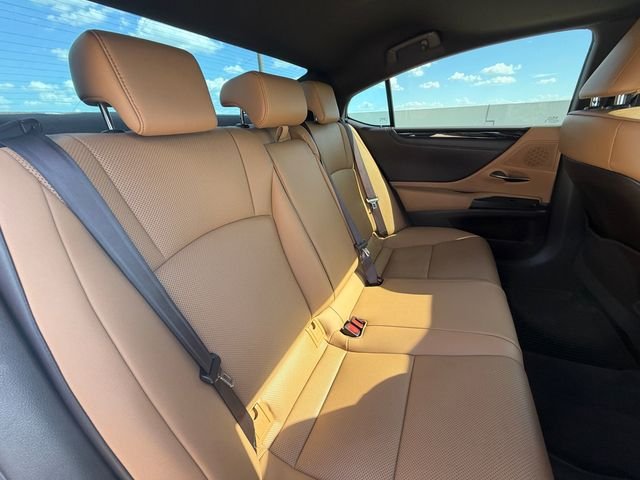 Used 2020 White Lexus 350 image 17