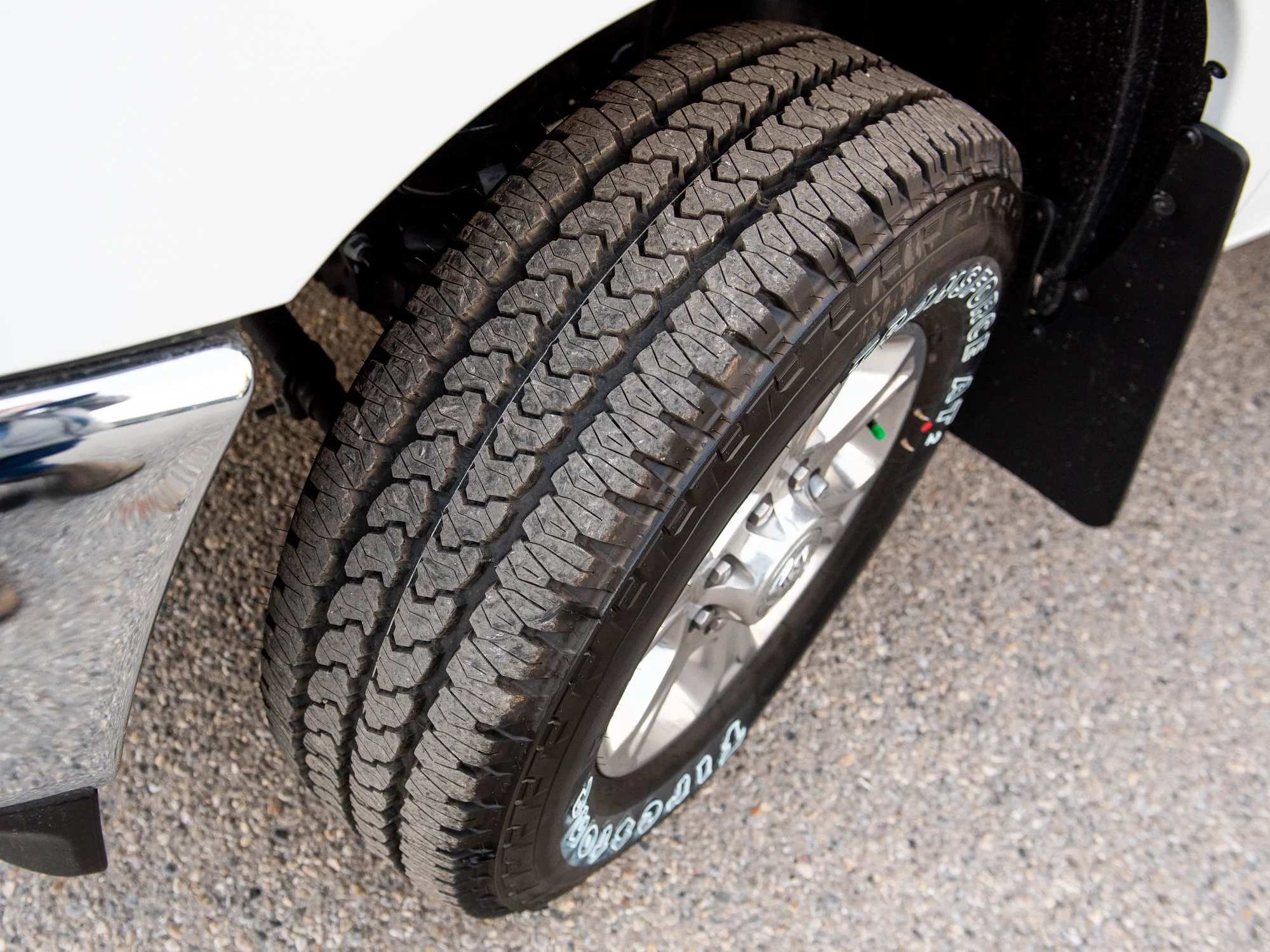 New 2027 White RAM Big Horn* Crew Cab 4x4, Level 1 Equip Group, Remote Start, 6.4L HEMI V8 image 3