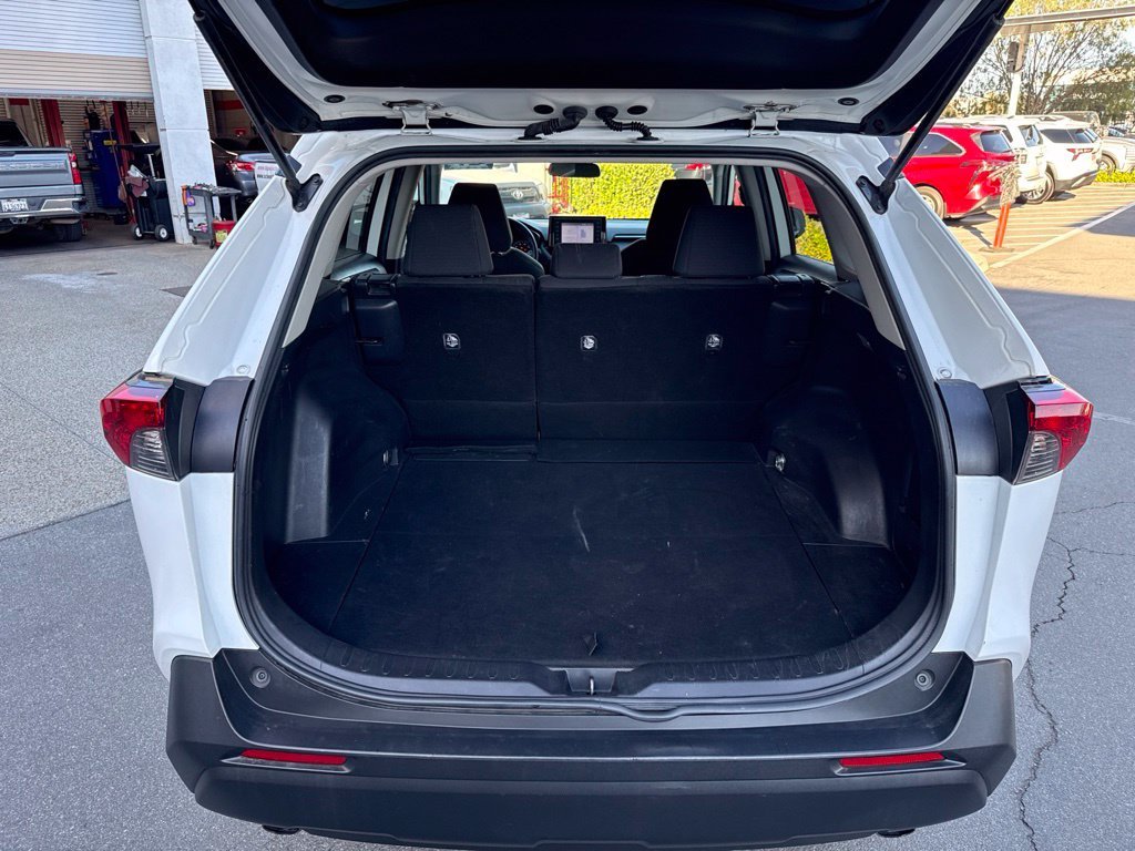 Used 2021 White Toyota LE image 22