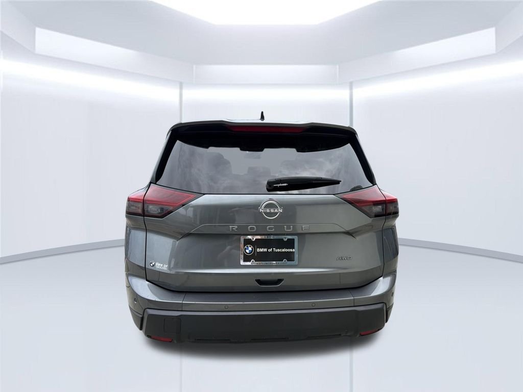 Used 2024 Gray Nissan S image 6