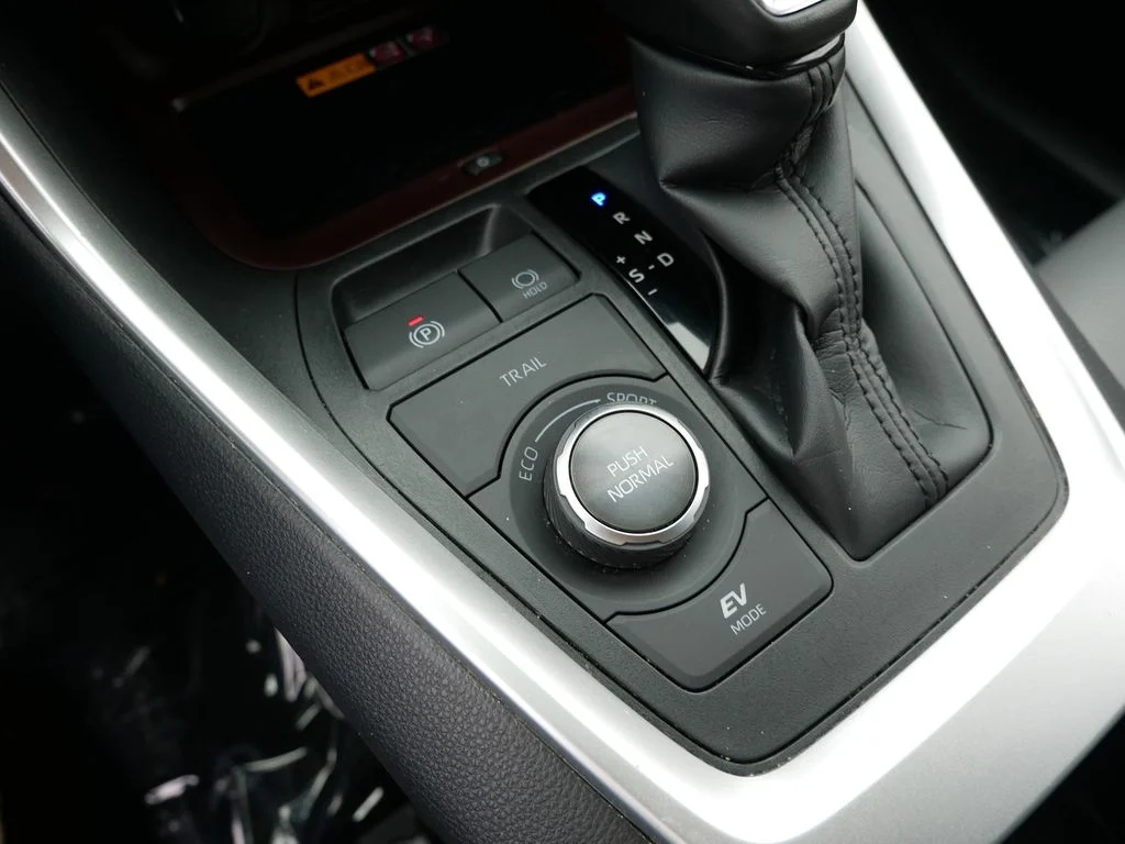 Used 2024  Toyota Limited image 23
