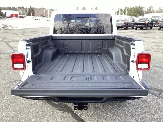 New 2026 Bright White Clearcoat Jeep SAHARA 4X4 image 17