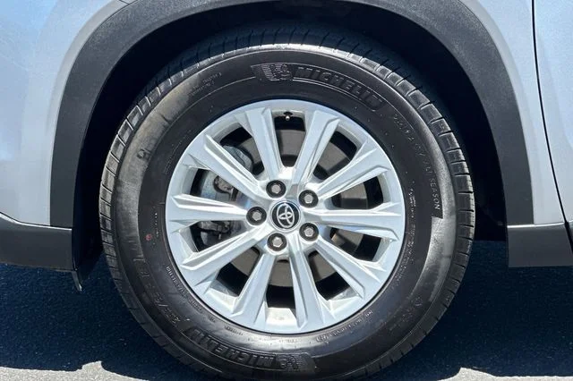 Certified Used 2025 Silver Toyota XLE image 27