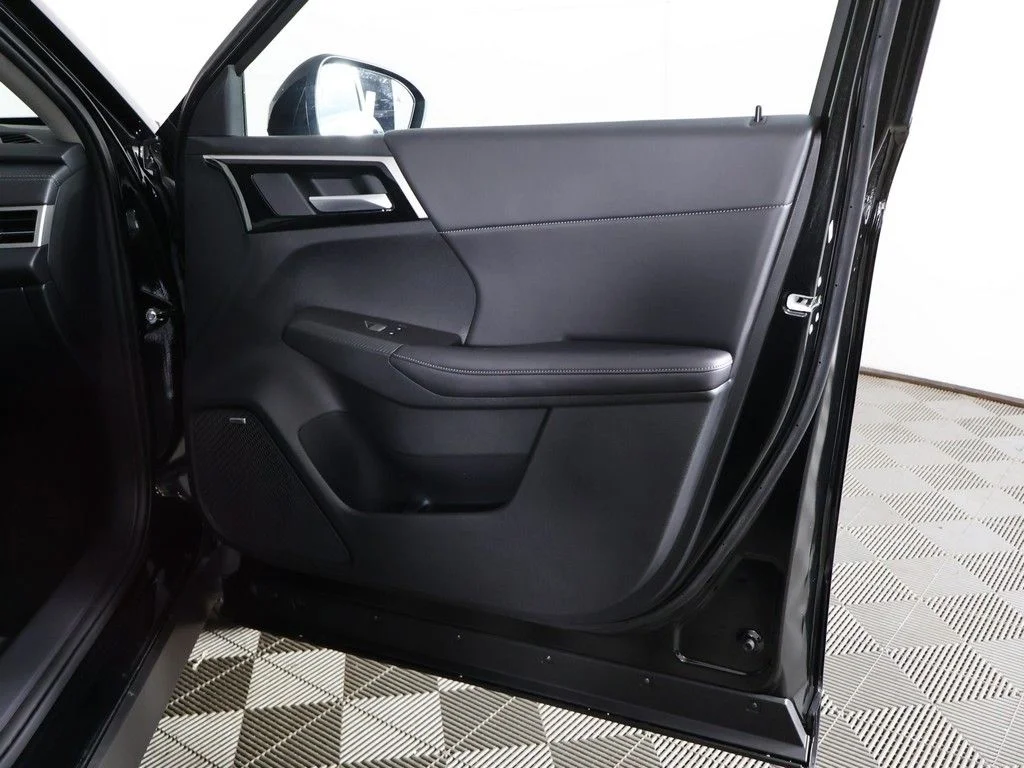 New 2026 Black Mitsubishi SE image 24