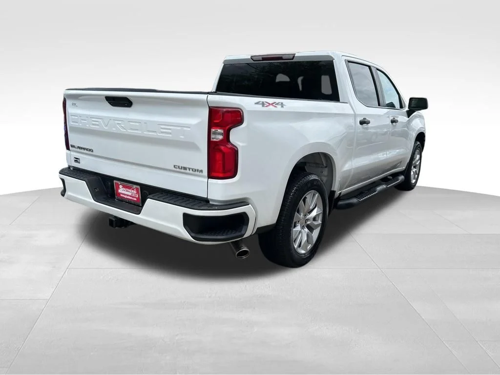 Used 2019 White Chevrolet Custom image 8