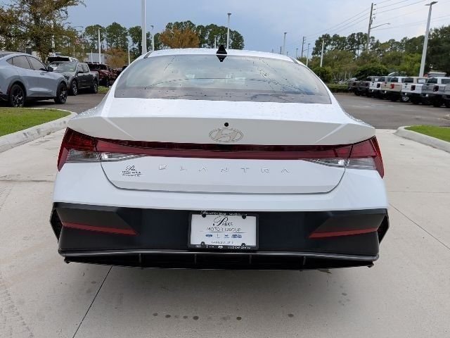 2025 Hyundai Elantra SEL - Photo 13
