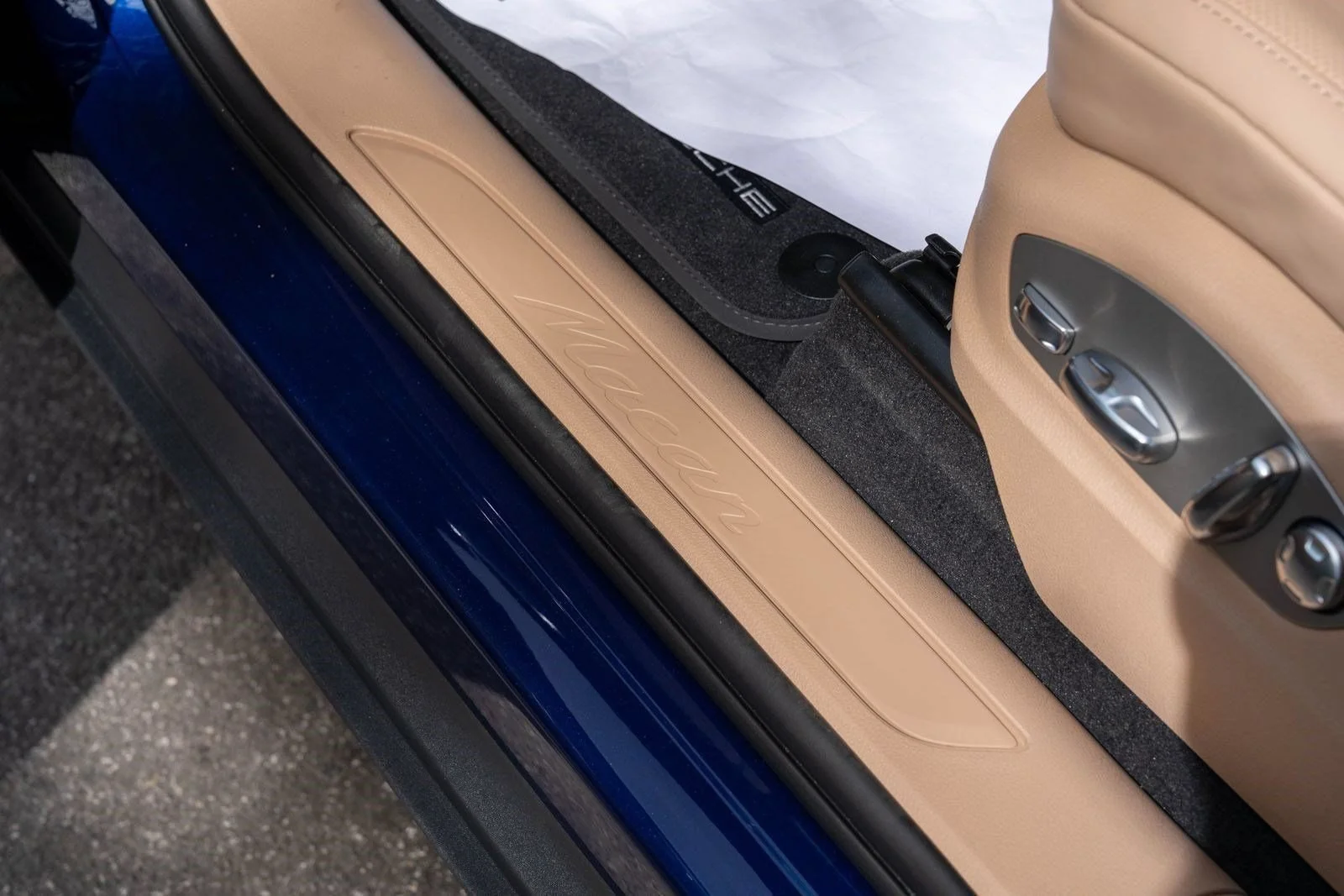 New 2026 Gentian Blue Metallic Porsche Base image 24