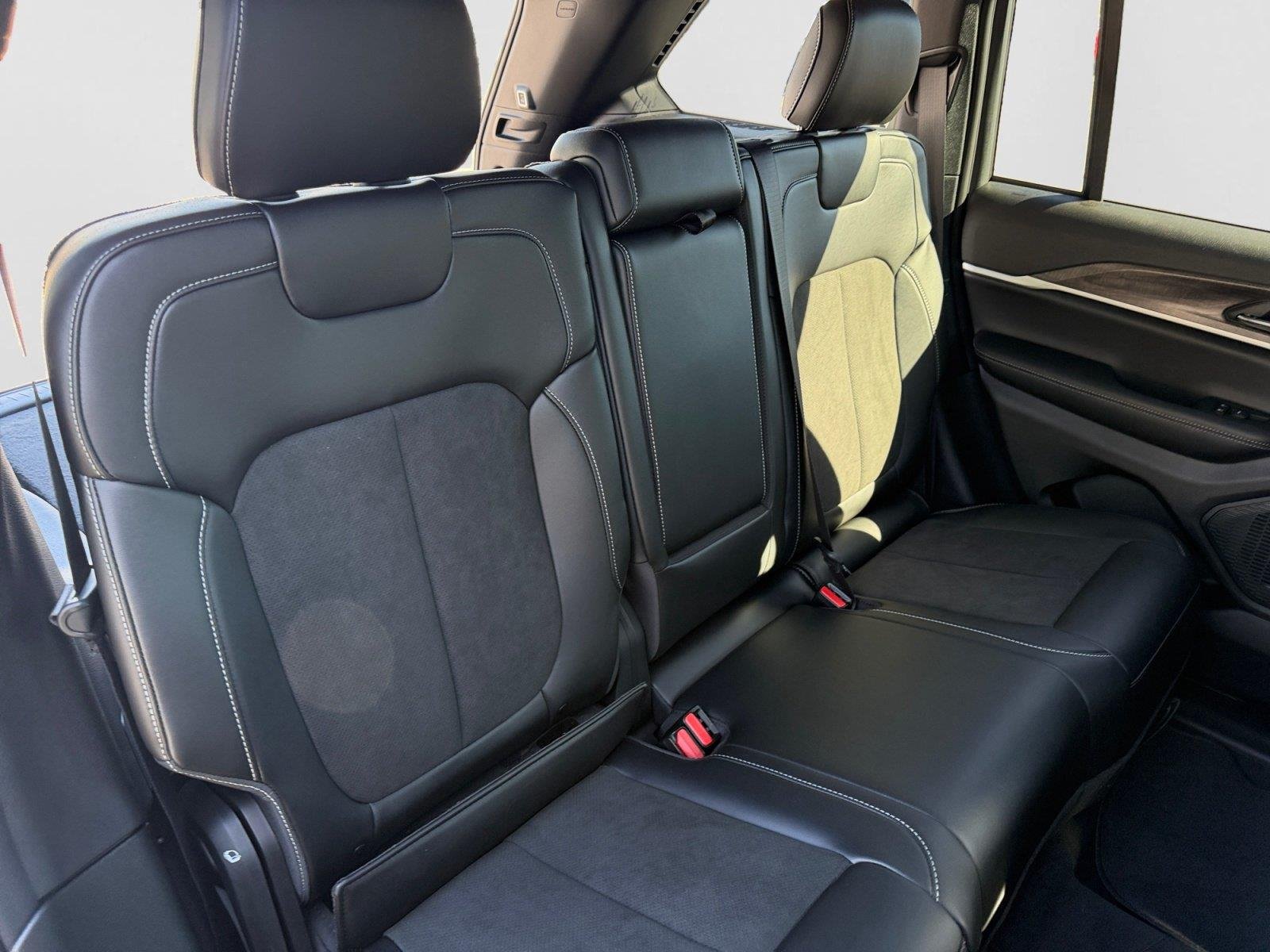 New 2027 Sting-Gray Clear-Coat Paint Jeep Laredo Altitude image 21