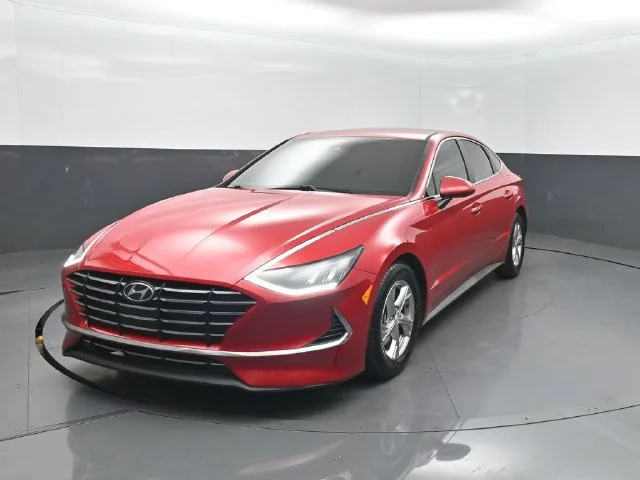 Used 2021 Red Hyundai SE image 2