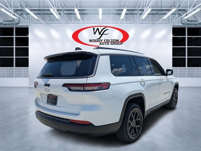 Used 2026 White Jeep Altitude image 3