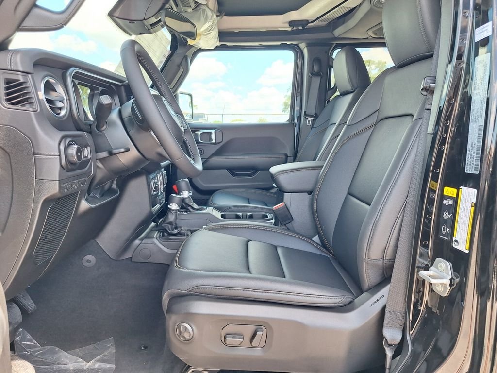 2025 Jeep Wrangler 4-Door Sahara - Photo 11