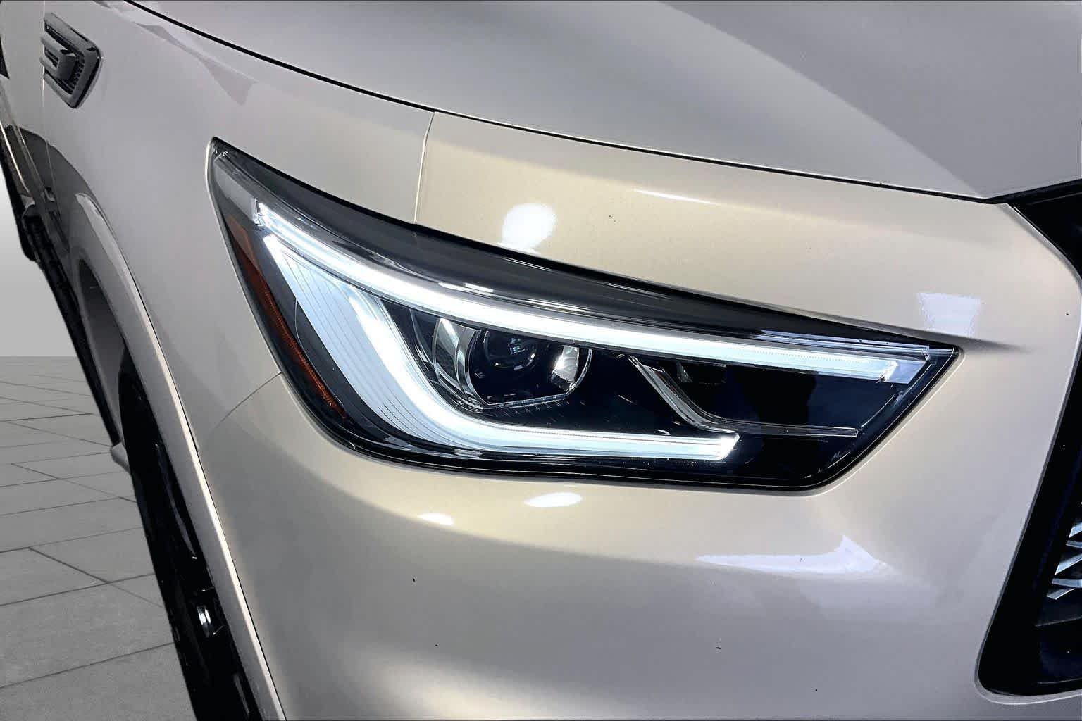 Used 2022 Champagne Quartz INFINITI LUXE image 26