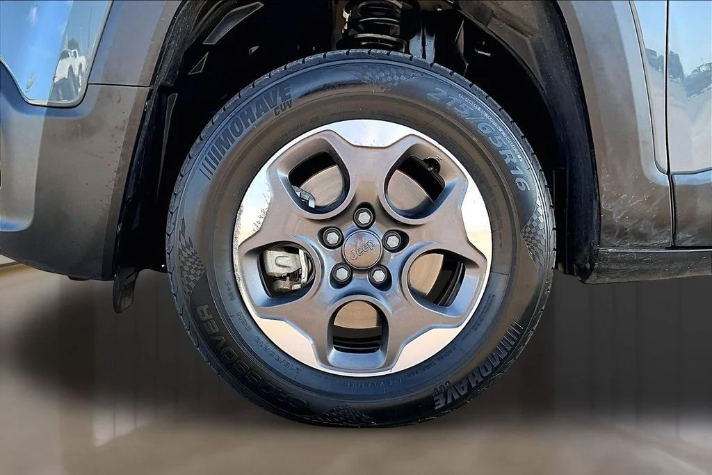 Used 2018 Gray Jeep Sport image 8