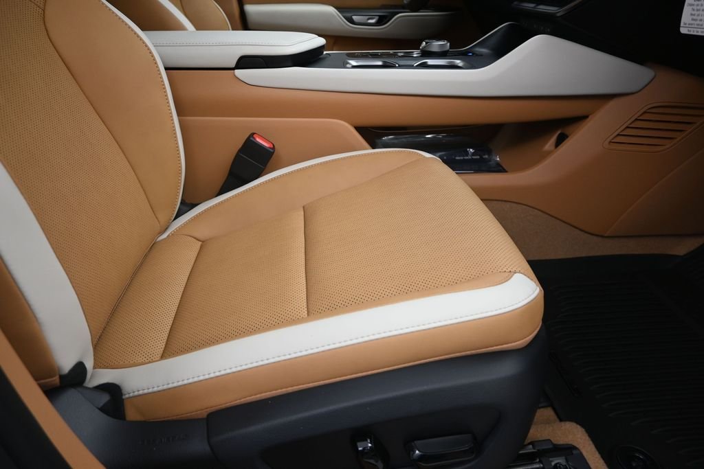 New 2026 Oxygen White Lexus  350e PREMIUM image 25