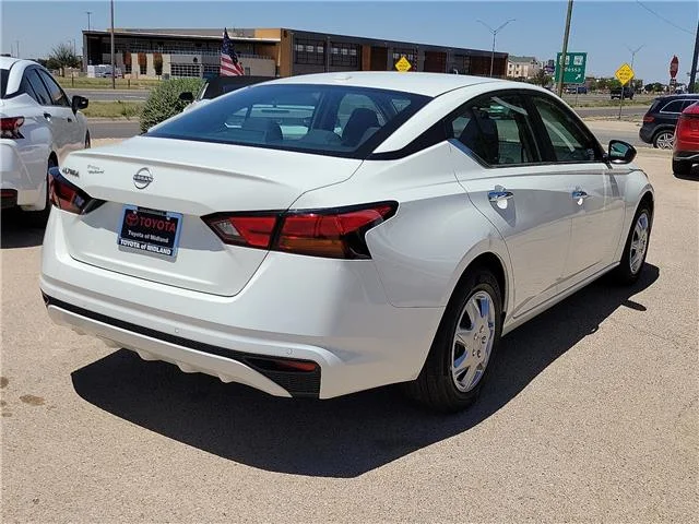 Used 2025 Glacier White Nissan S image 3