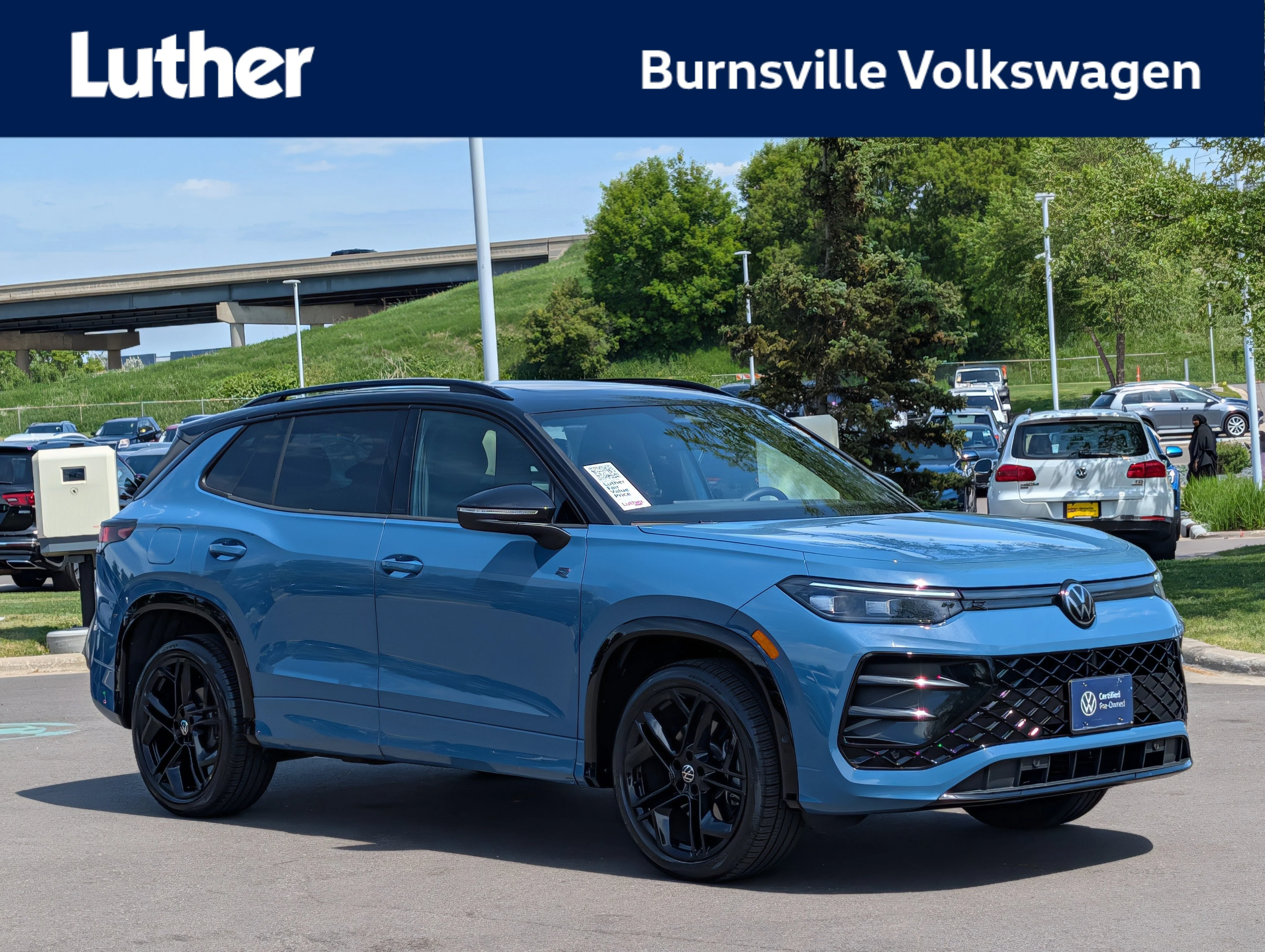2025 Volkswagen Tiguan 2.0T SE R-Line Black 4Motion's photo