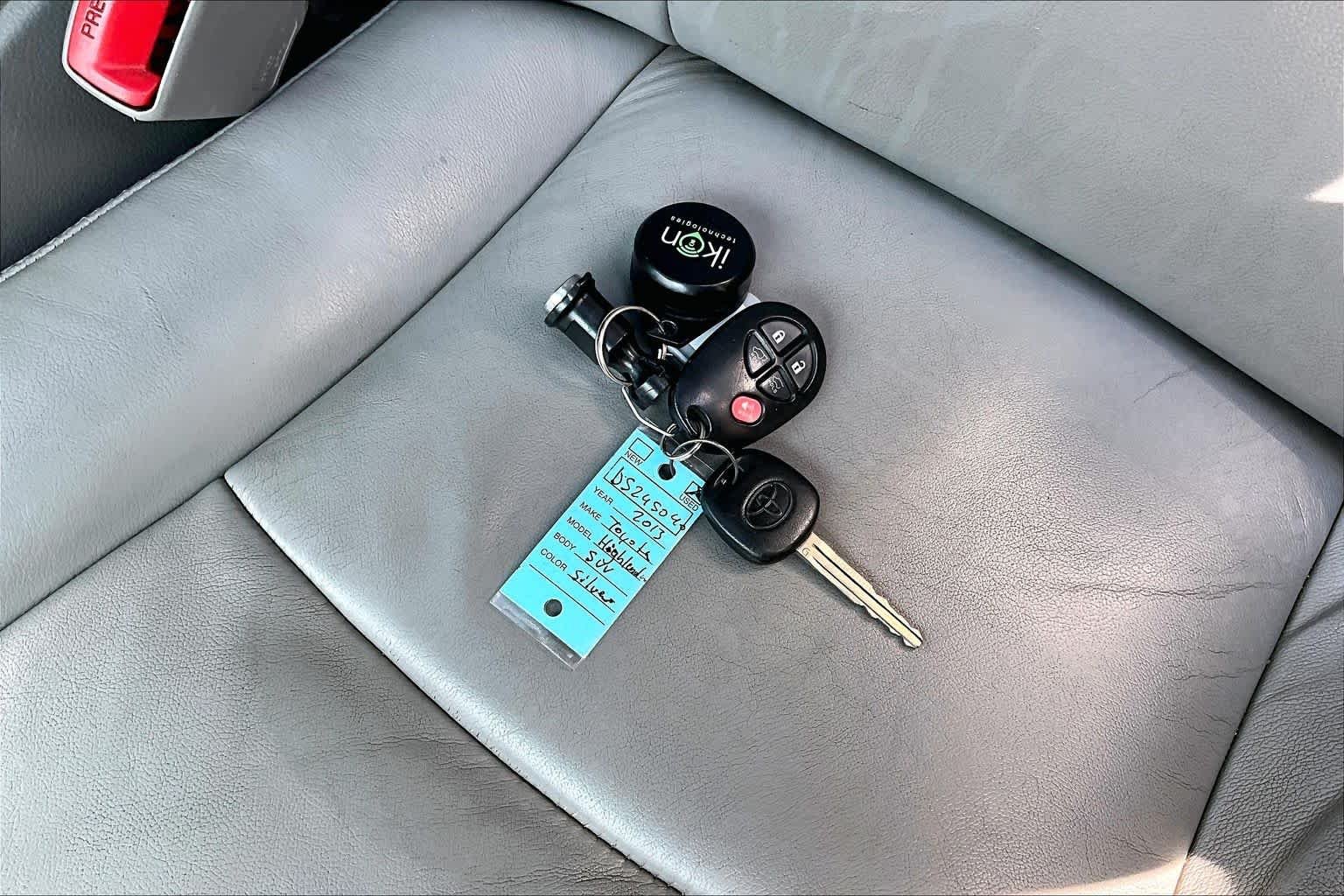 Used 2013 Classic Silver Metallic Toyota SE image 15