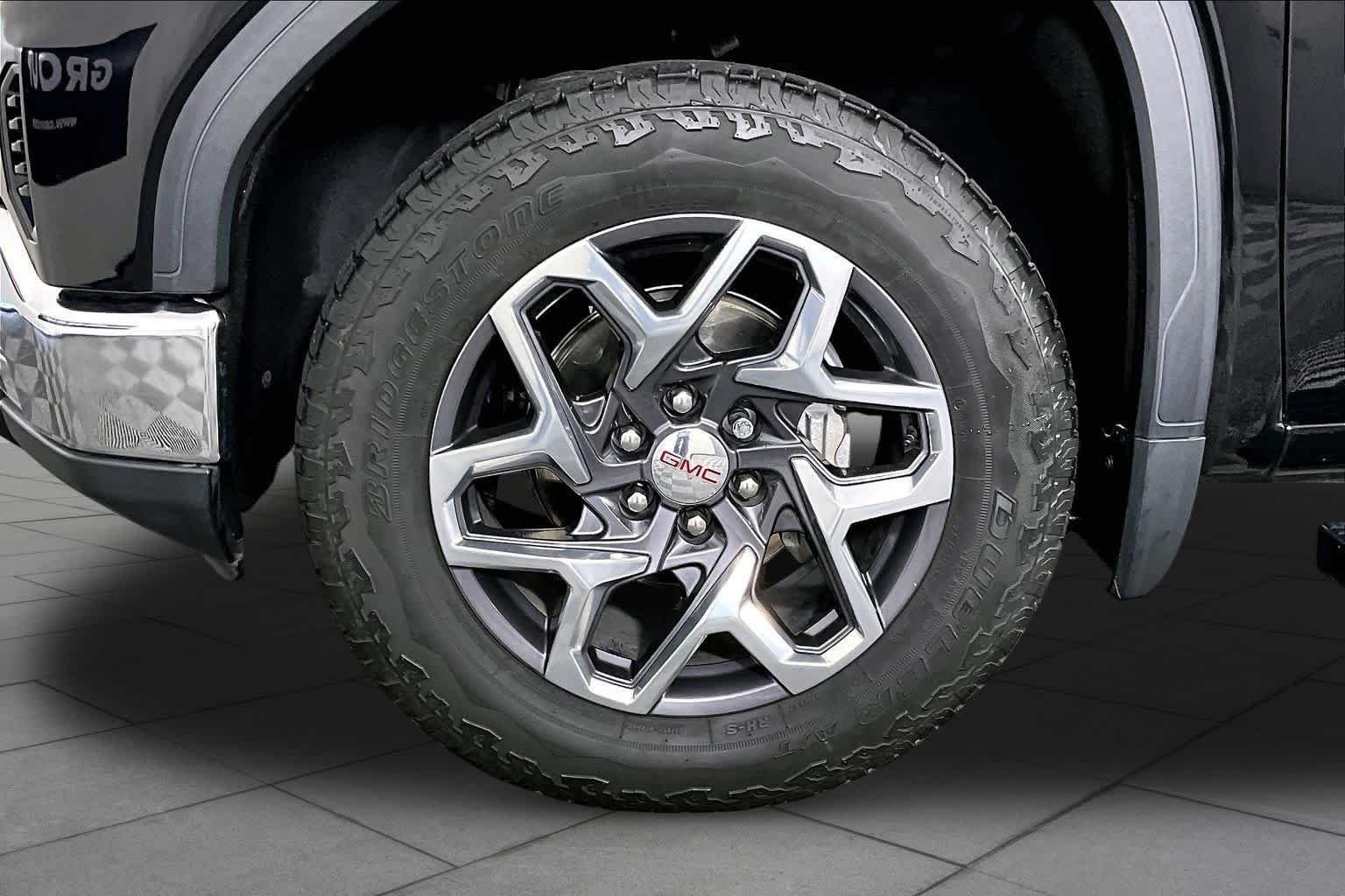 Certified Used 2022 Onyx Black GMC SLT image 11