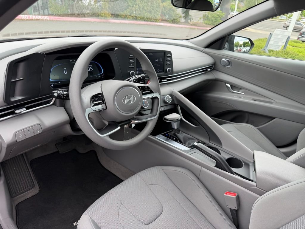 Used 2024 Abyss Black Hyundai SE image 15