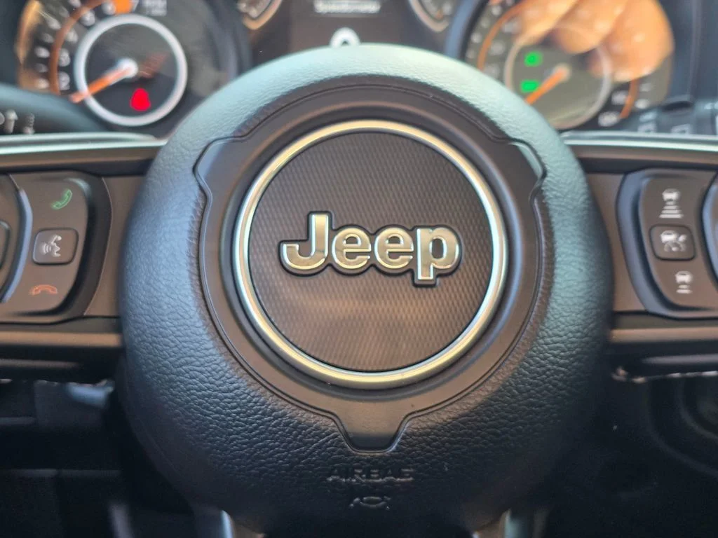 Used 2025 Red Jeep Sport S image 26