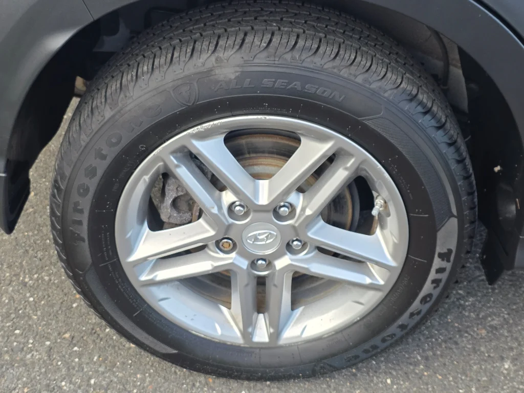 Used 2020 Sonic Silver Hyundai SE image 27