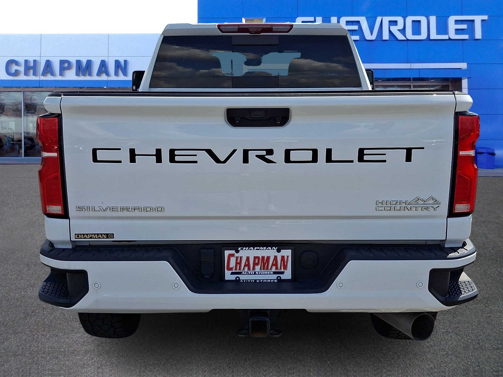 Used 2024 Summit White Chevrolet High Country image 5