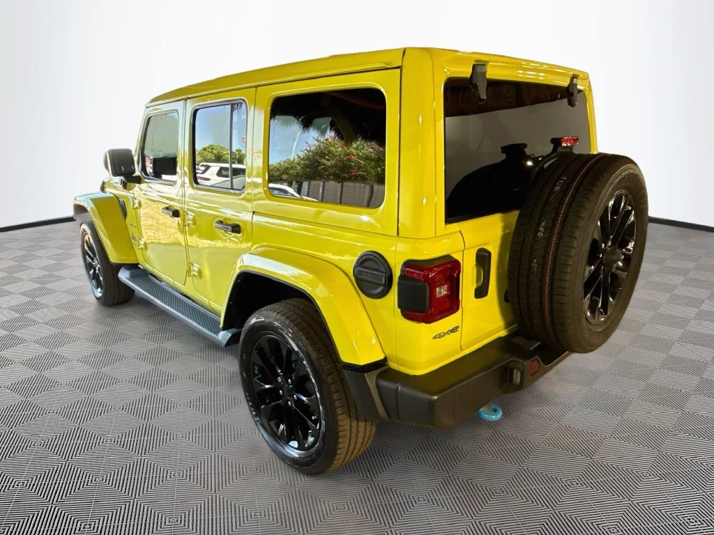 Used 2022  Jeep Unlimited Sahara 4xe image 8