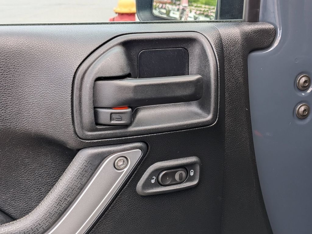 Used 2016 Black Jeep Unlimited Sahara image 11
