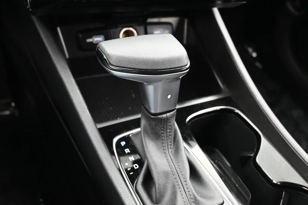 Used 2024 White Pearl Hyundai SE image 20