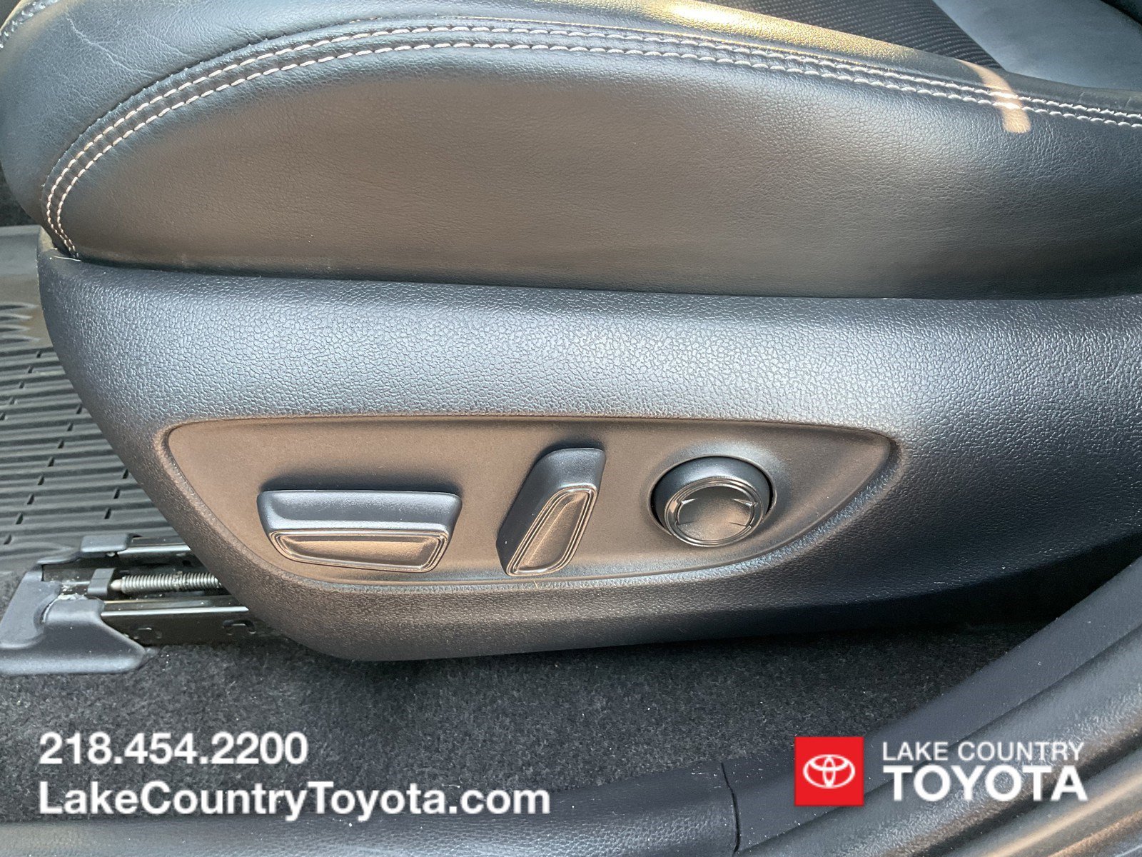 2021 Toyota RAV4 Limited - Photo 25