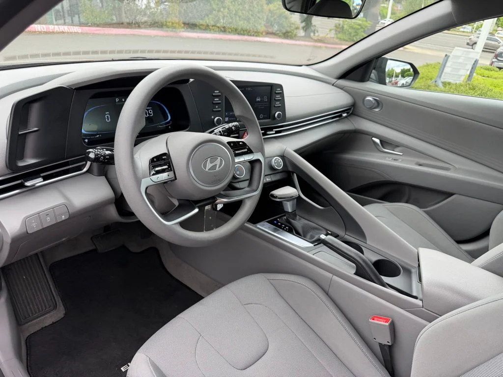 Used 2024 Black Hyundai SE image 15
