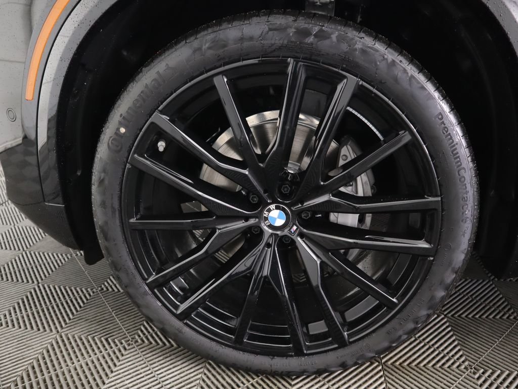 Used 2026 Black Sapphire Metallic BMW xDrive40i image 32