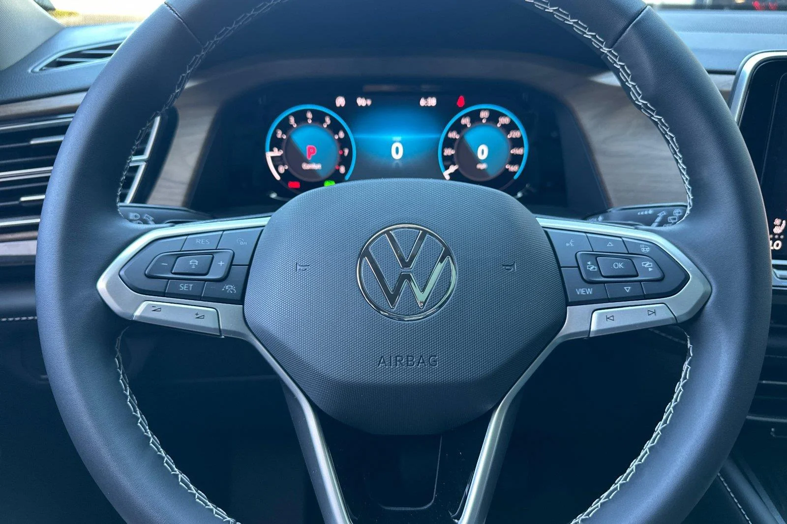 New 2026 Silver Mist Metallic Volkswagen 2.0T SE w/Technology image 24