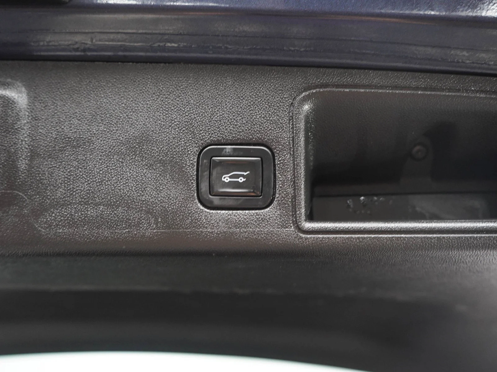 Used 2019 BLUE STEEL METALLIC GMC SLE image 18