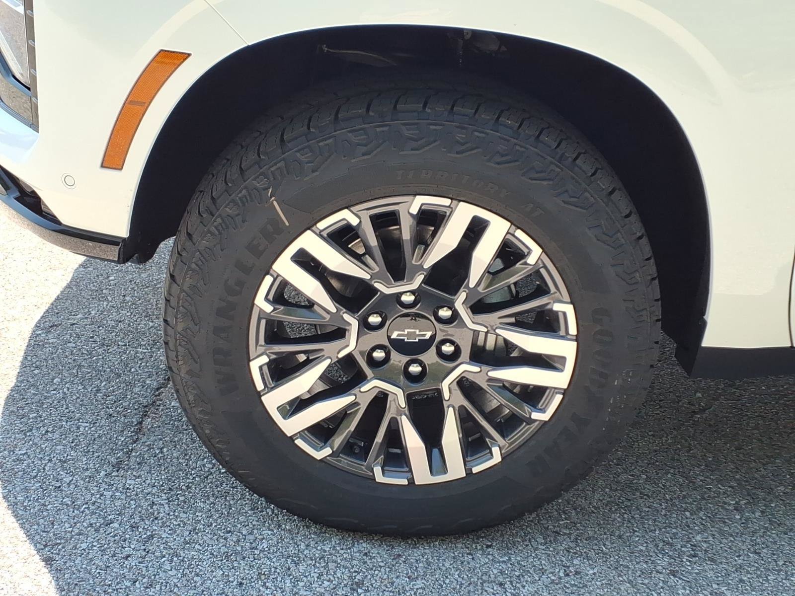 2026 Chevrolet Suburban Z71 - Photo 23