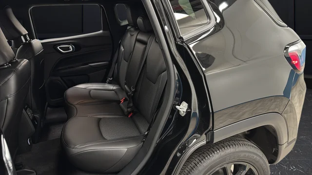 New 2026 Diamond Black Crystal Pearlcoat Jeep Latitude image 23