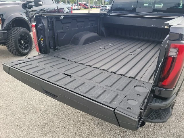 Used 2025 Silver GMC Denali image 10
