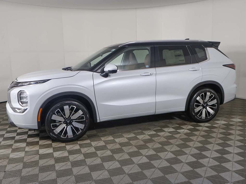 New 2026 White Mitsubishi SEL image 23