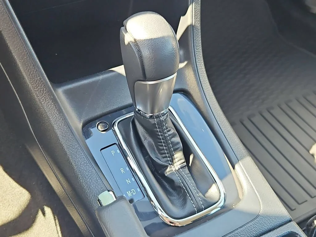 Used 2015  Subaru 2.0i Limited image 20