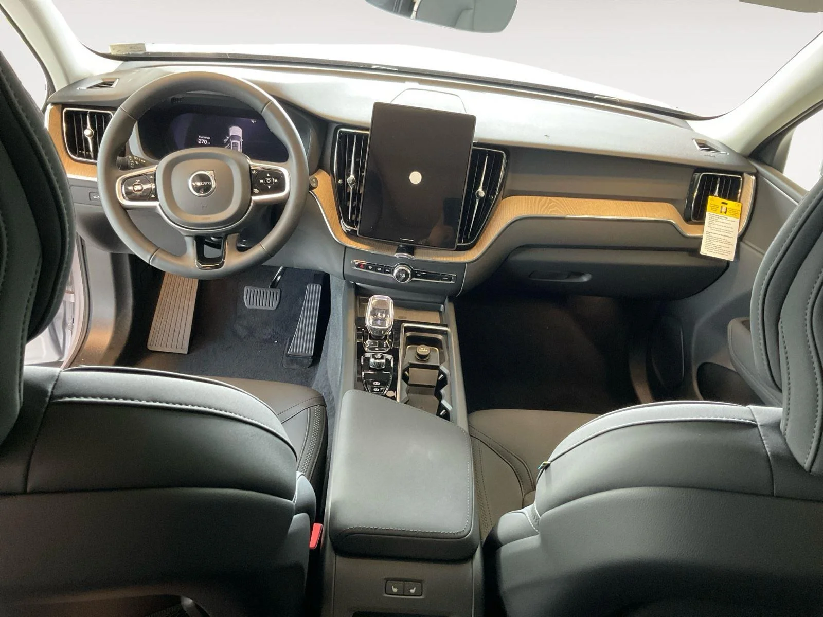 2026 Volvo XC60 Plus - Photo 10