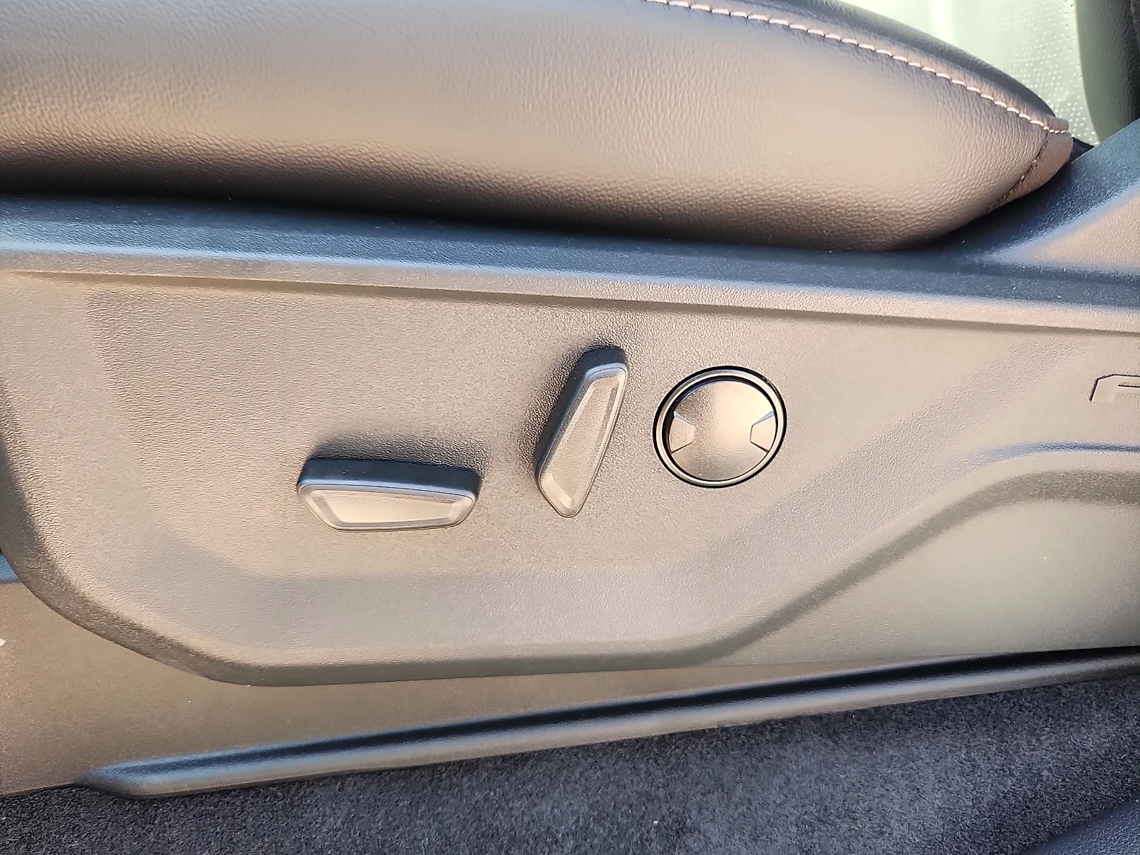 New 2026 Oxford White Ford Lariat image 16