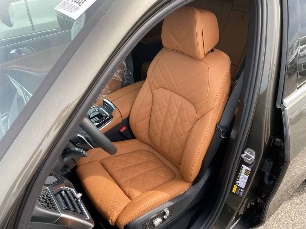 New 2026 Manhattan Green Metallic BMW xDrive50e image 11
