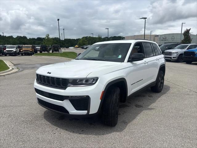 New 2026 Bright White Clear-Coat Exterior Paint Jeep Limited image 5