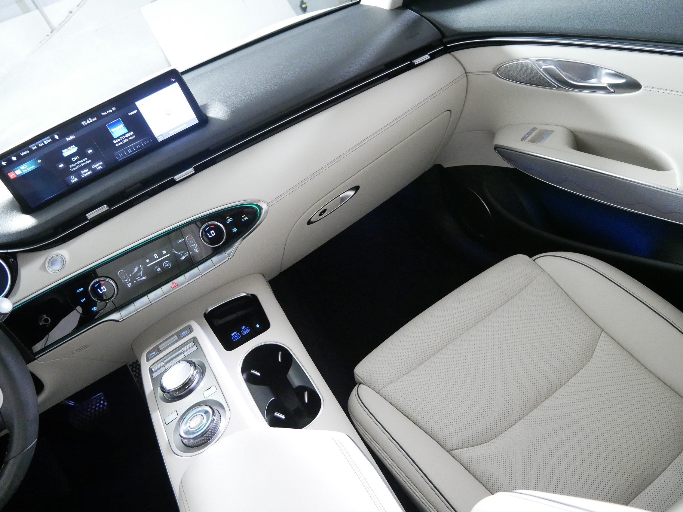 Certified Used 2025 Alta White Genesis 2.5T image 11