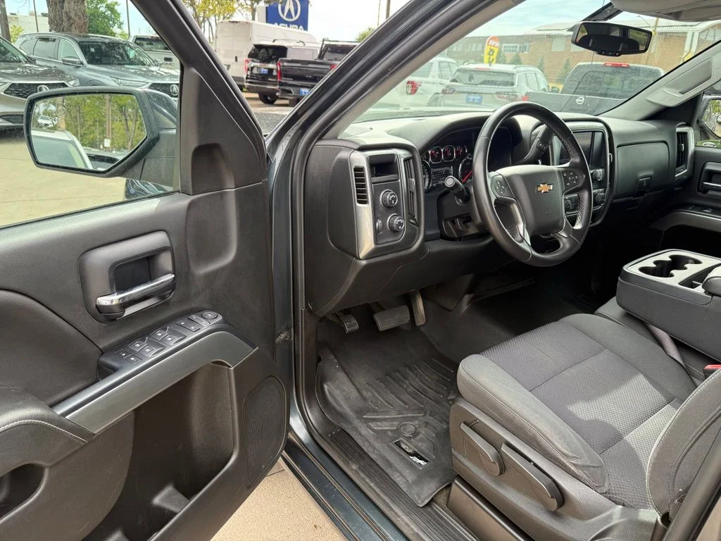 Used 2018 Graphite Metallic Chevrolet LT image 10