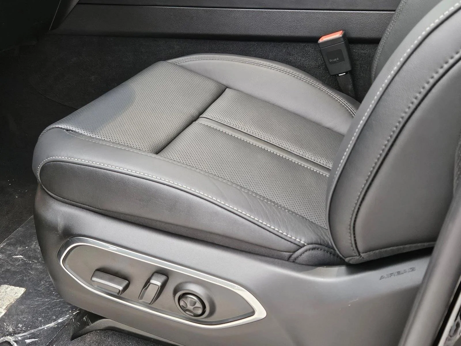 New 2026 High Gloss Black Exterior Paint Jeep Limited Reserve image 4