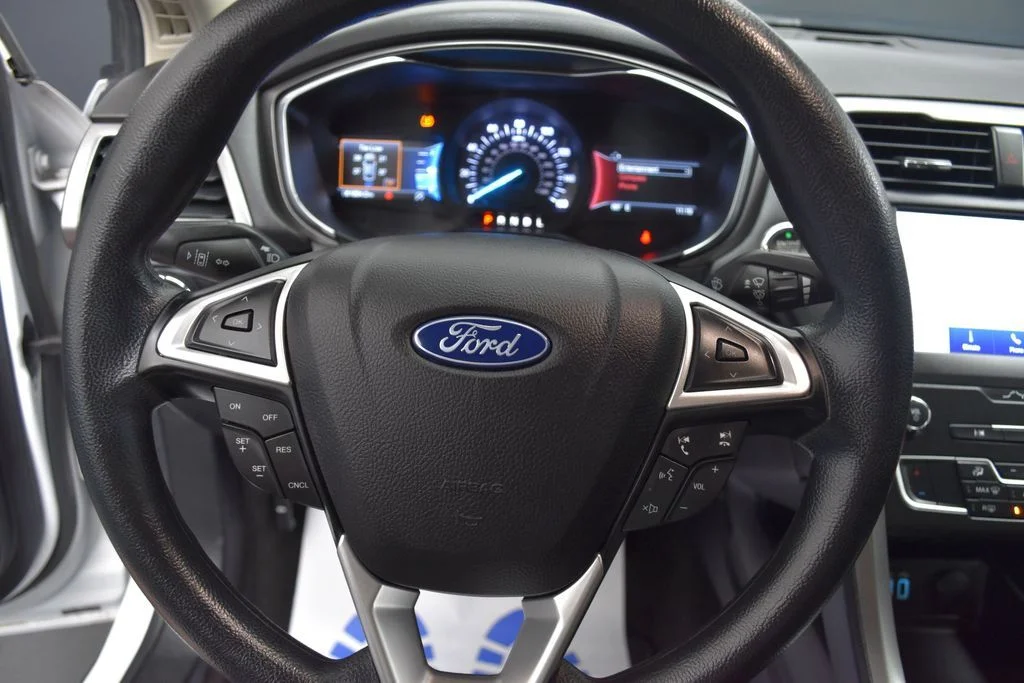 Used 2020 White Ford SE image 9
