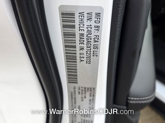 New 2026 Bright White Clear-Coat Exterior Paint Jeep Laredo image 18