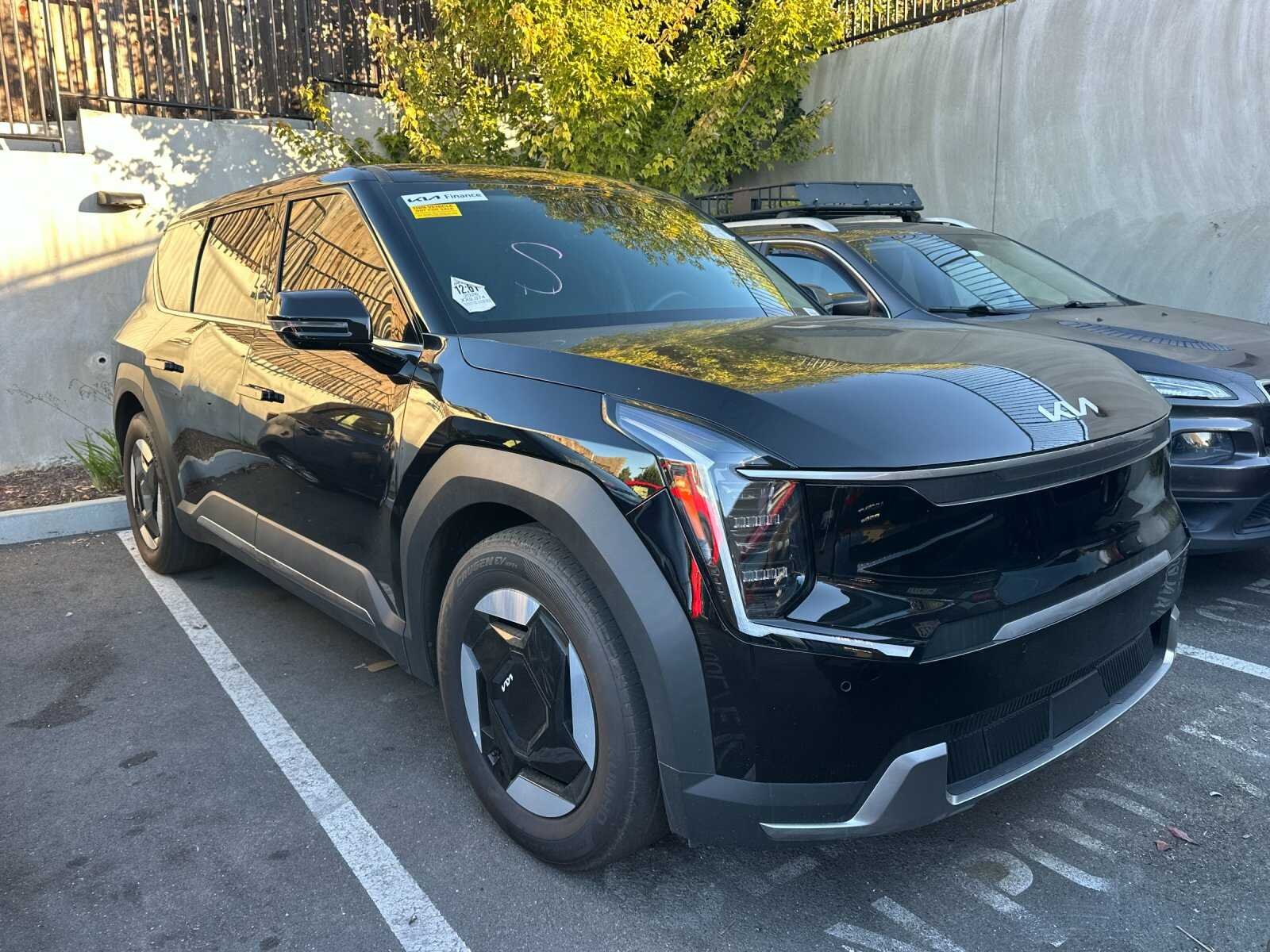 Used 2026 Kia EV9 Light L/R with VIN 5XYAB5S1XTG004542 for sale in Pleasanton, CA